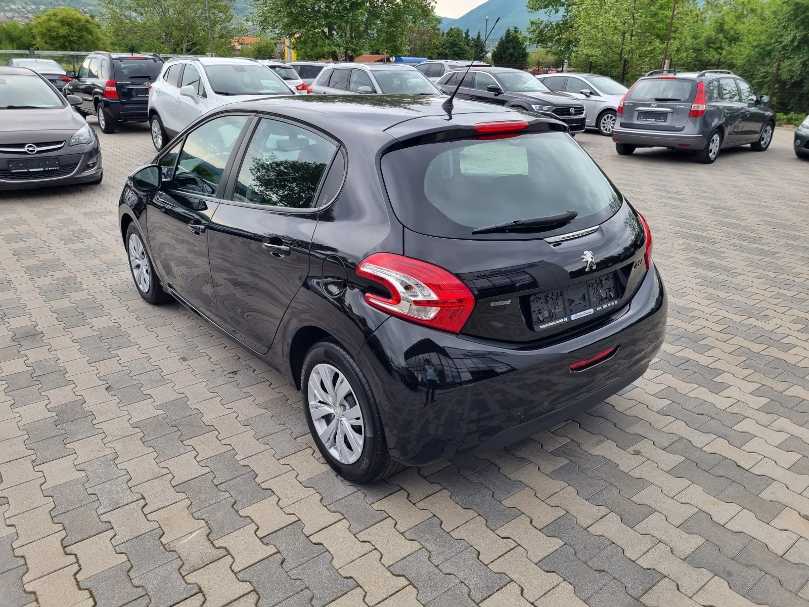Peugeot 208 1.4HDi-5 врати, 2013г. EURO 5B - изображение 4