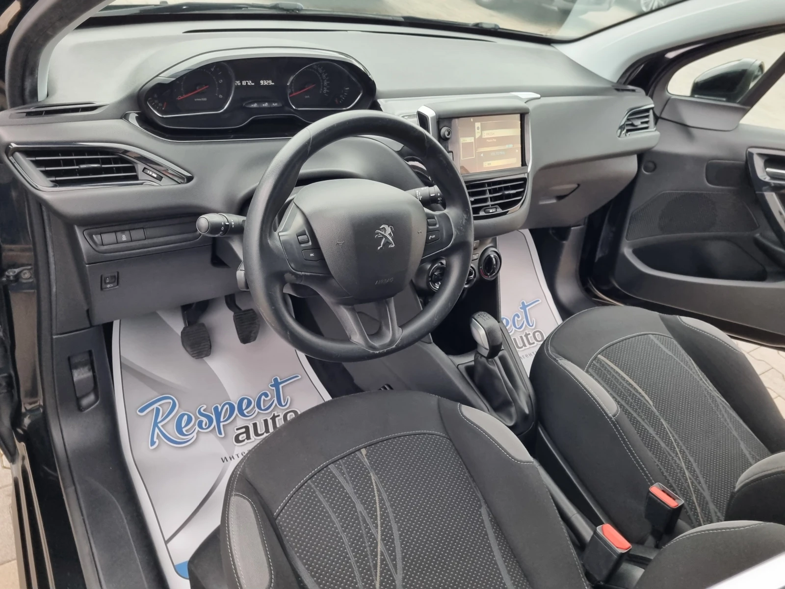 Peugeot 208 1.4HDi-5 врати, 2013г. EURO 5B - изображение 9