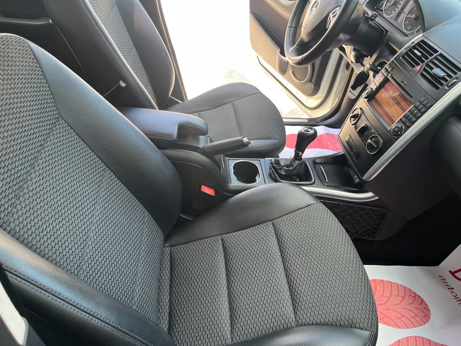 Mercedes-Benz A 160 i 95k.c - изображение 8