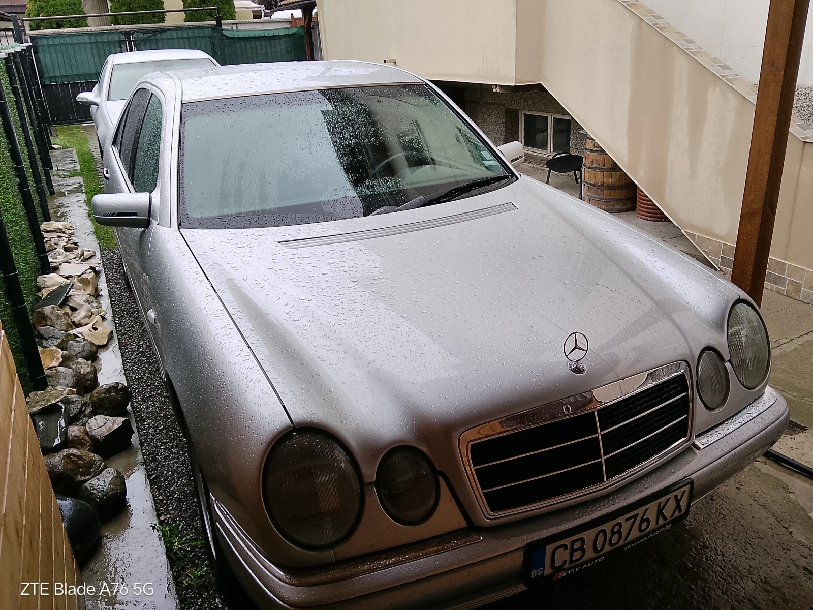 Mercedes-Benz E 200  - изображение 5