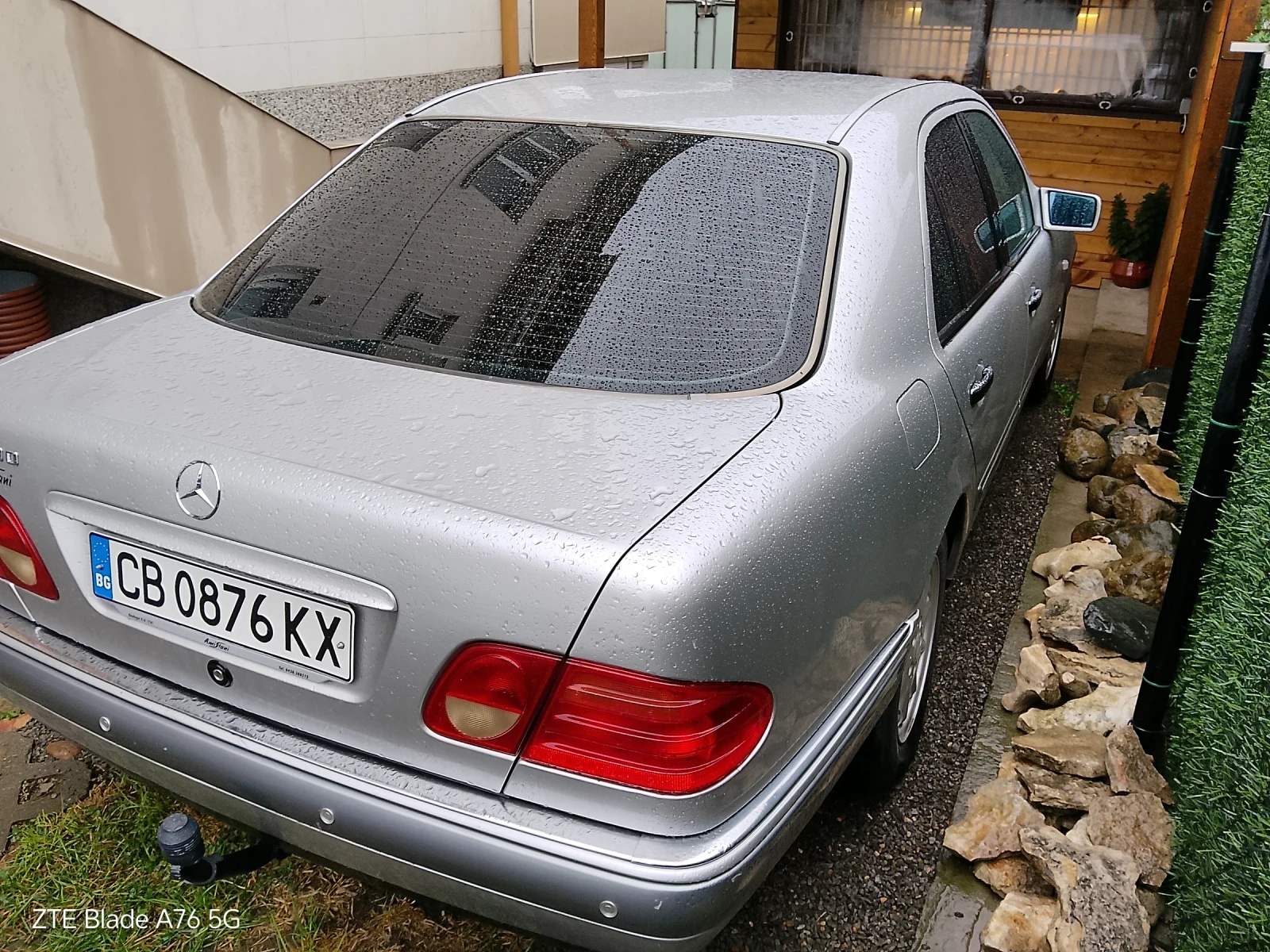 Mercedes-Benz E 200  - изображение 2