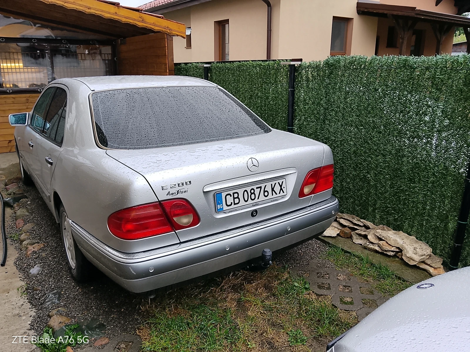 Mercedes-Benz E 200  - изображение 4