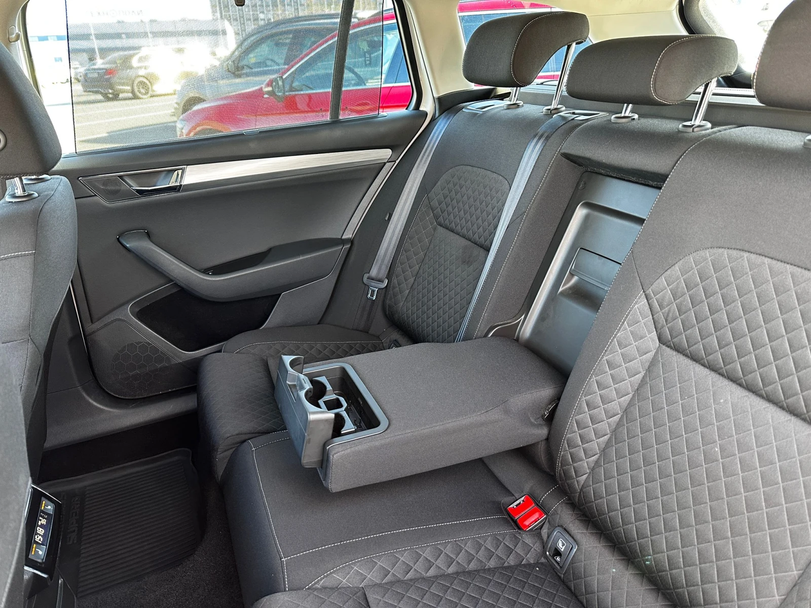 Skoda Superb 2.0 TDI 190 hp 7DSG, снимка 14 - Автомобили и джипове - 53756021