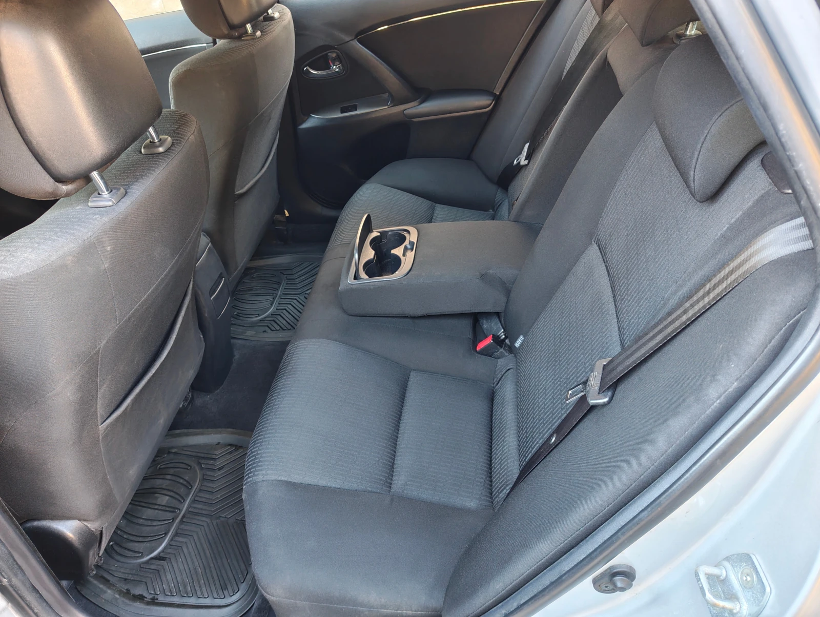 Toyota Avensis 2.2D 150ps EURO5B oбслужен, снимка 10 - Автомобили и джипове - 54002740