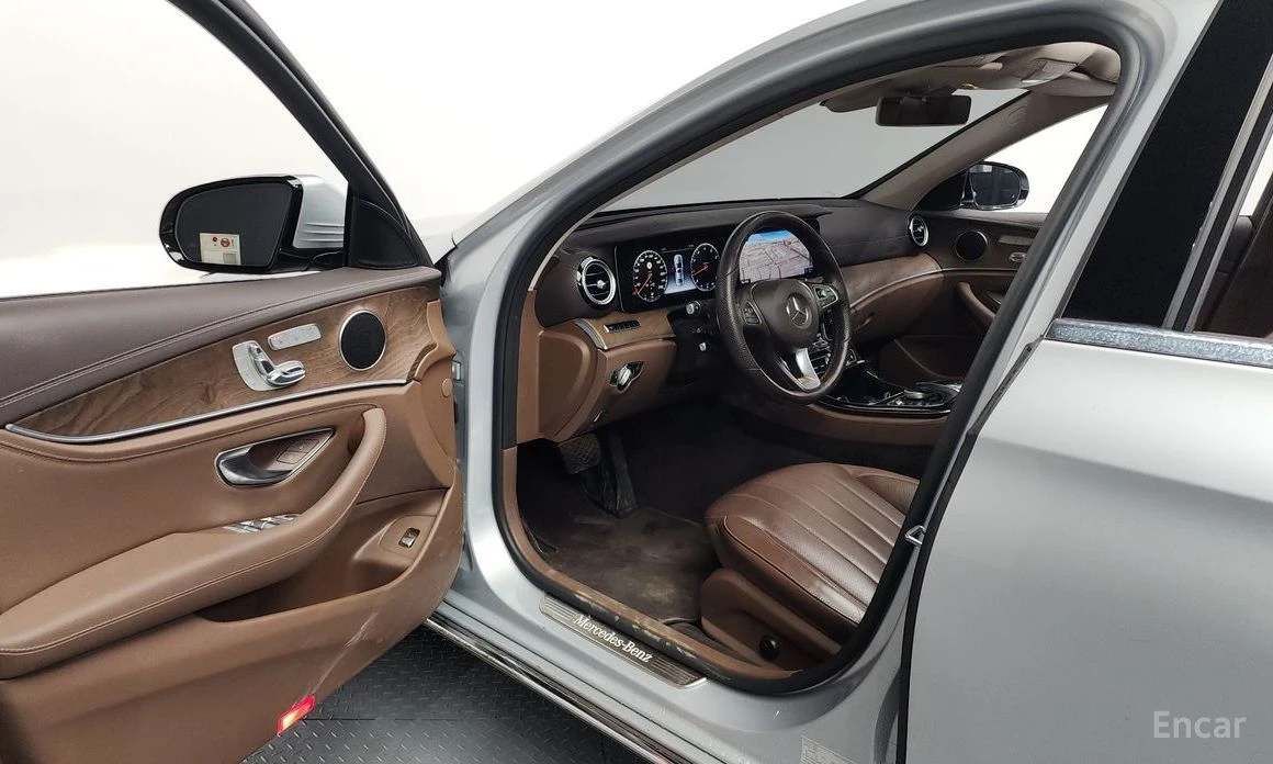 Mercedes-Benz E 300, снимка 10 - Автомобили и джипове - 54389726
