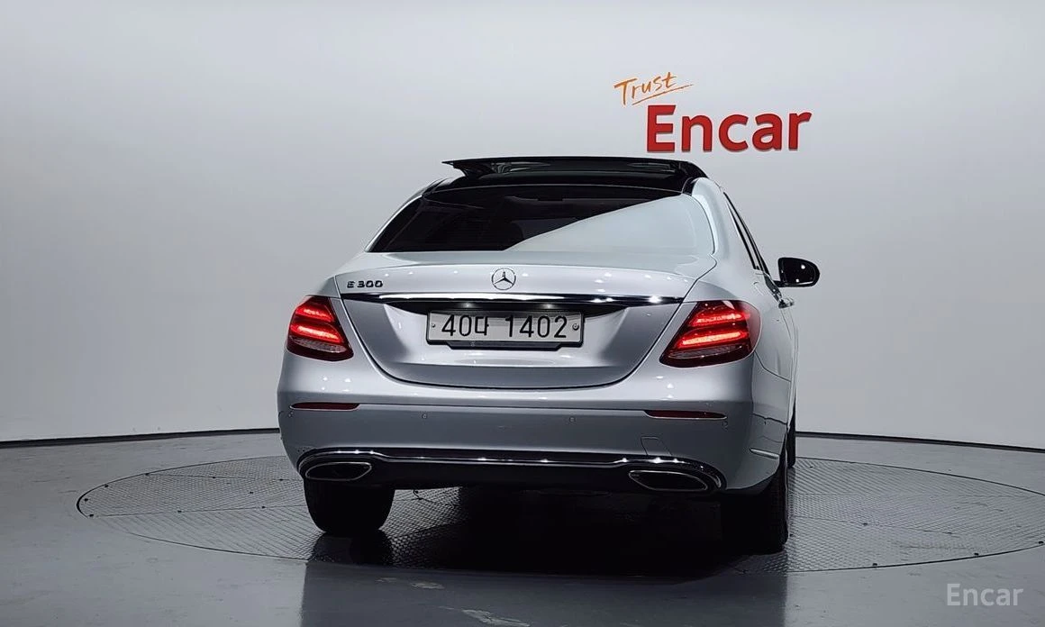 Mercedes-Benz E 300, снимка 4 - Автомобили и джипове - 54389726