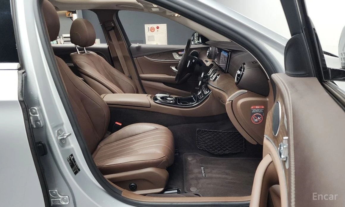 Mercedes-Benz E 300, снимка 11 - Автомобили и джипове - 54389726