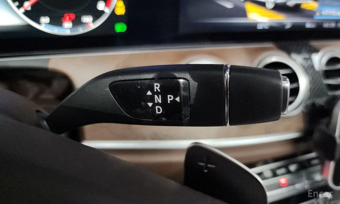 Mercedes-Benz E 300, снимка 9 - Автомобили и джипове - 54389726