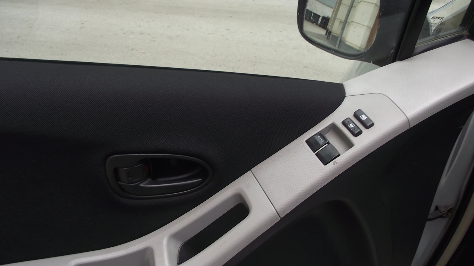 Toyota Yaris 1.4.d4d.90.k.c.5.100 km., снимка 12 - Автомобили и джипове - 54774297