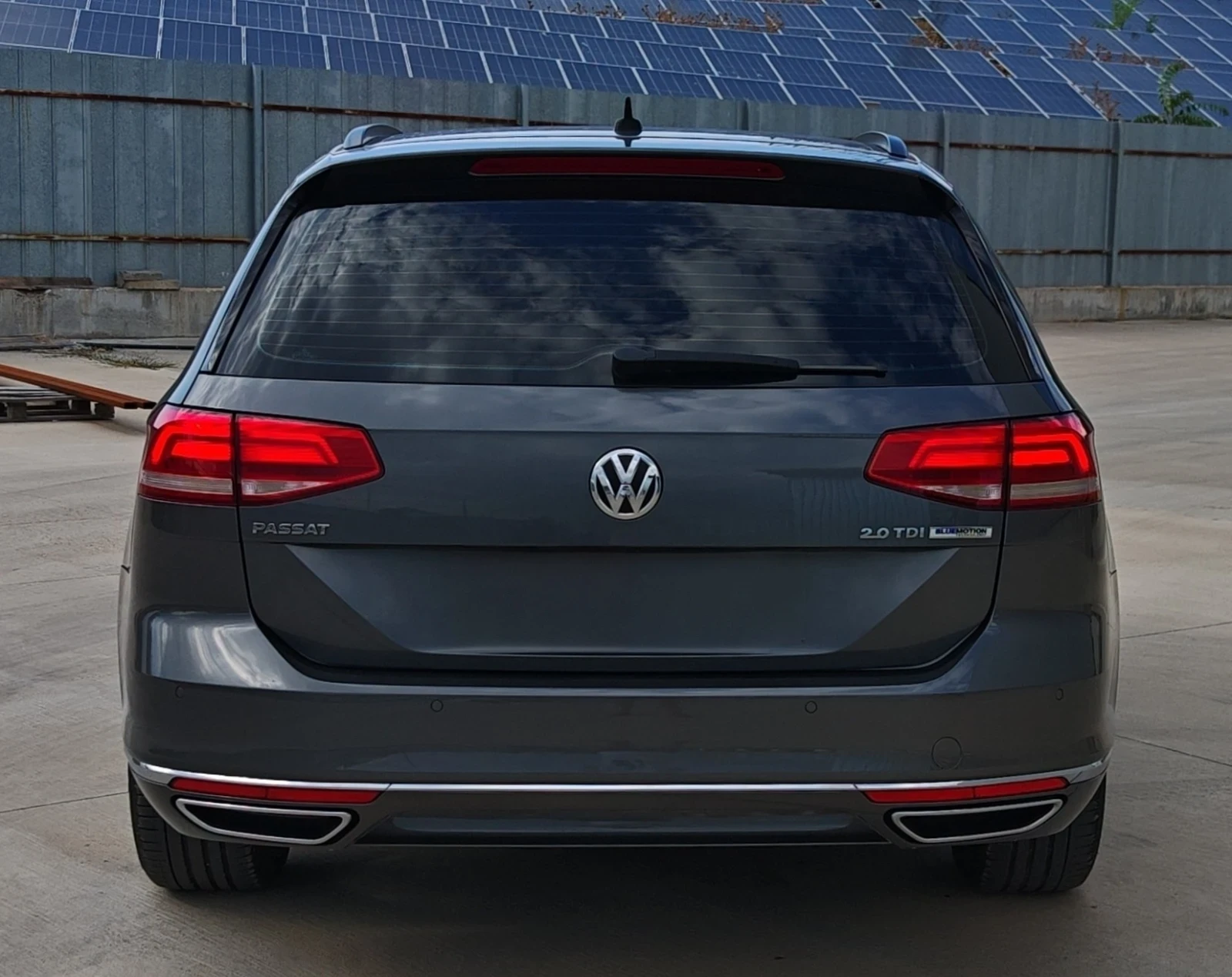 VW Passat VW Passat B8 2.0TDI R-line * LED* NAVI* ACC* USB, снимка 11 - Автомобили и джипове - 55600145