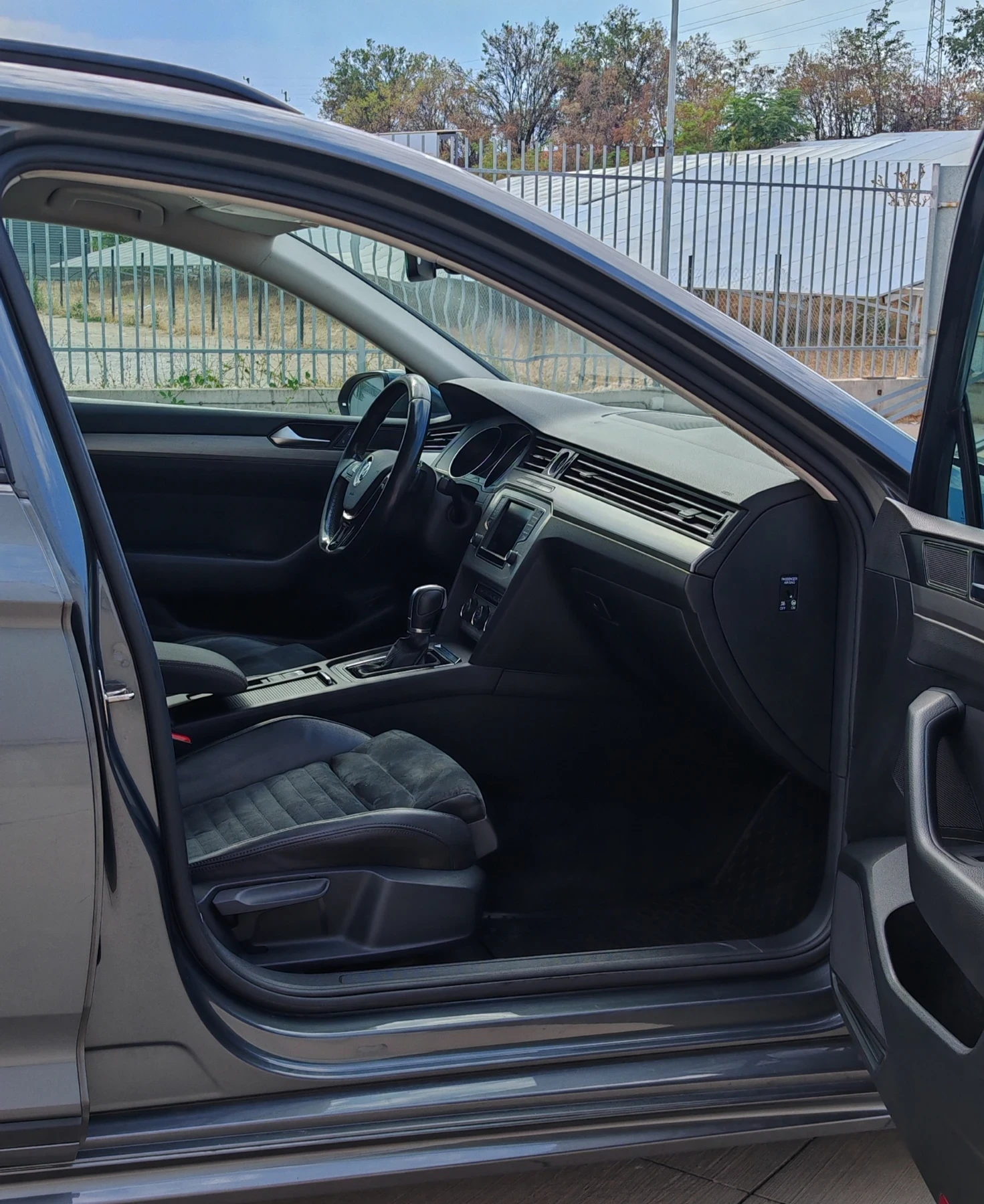 VW Passat VW Passat B8 2.0TDI R-line * LED* NAVI* ACC* USB, снимка 7 - Автомобили и джипове - 55600145