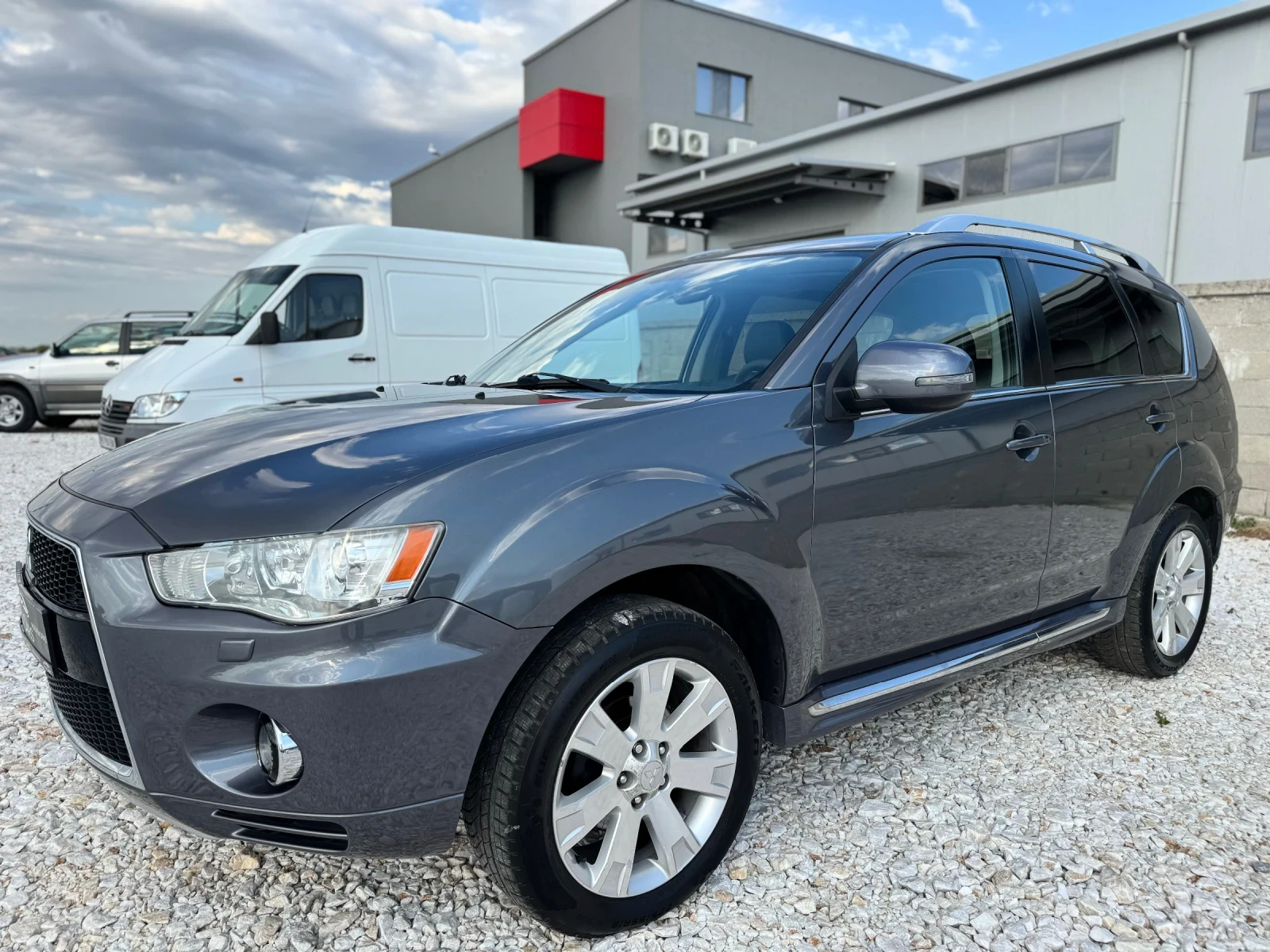 Mitsubishi Outlander 2.2 DiD 156к.с 4WD / 6+ 1 / KOJA / NAVI / PODGREV - изображение 3