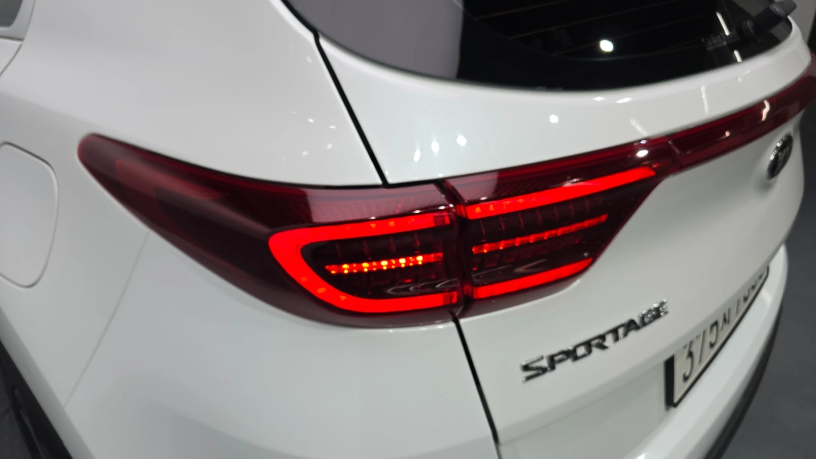 Kia Sportage, снимка 6 - Автомобили и джипове - 54837427