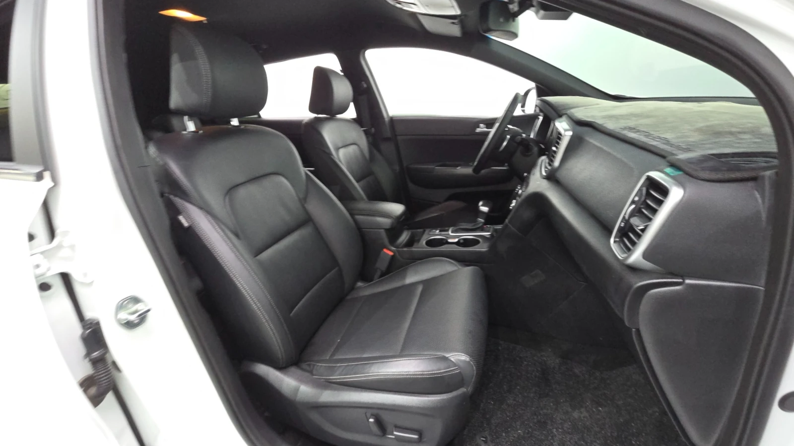 Kia Sportage, снимка 8 - Автомобили и джипове - 54837427