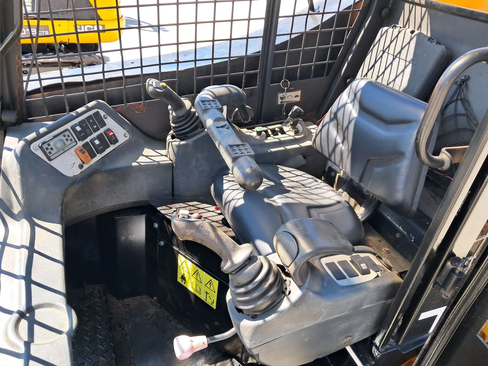 Мини челни товарачи JCB 190 ROBOT, снимка 5 - Индустриална техника - 56649464