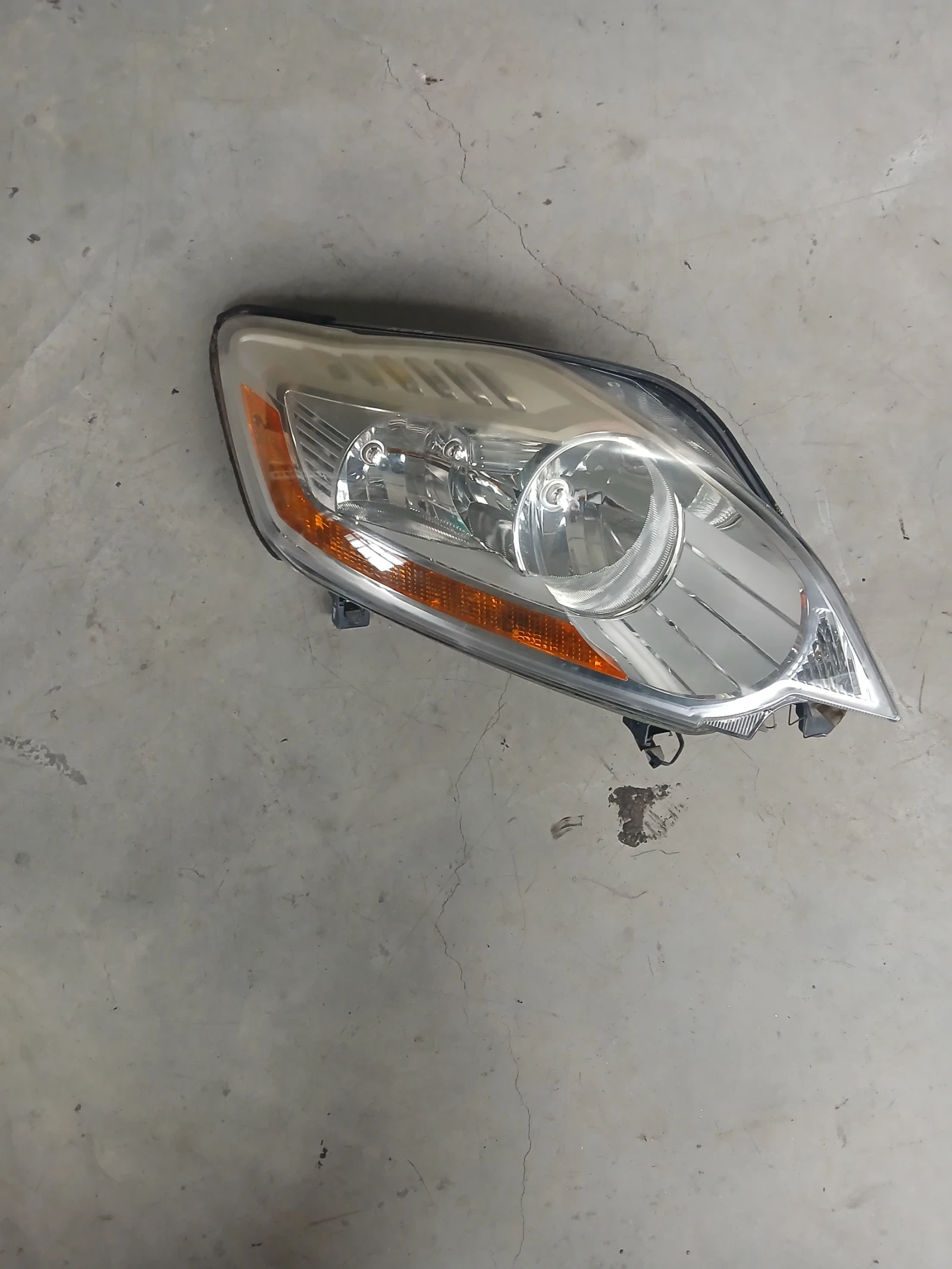 8V41-13W029-AE десен фар Ford Kuga 2010г 
