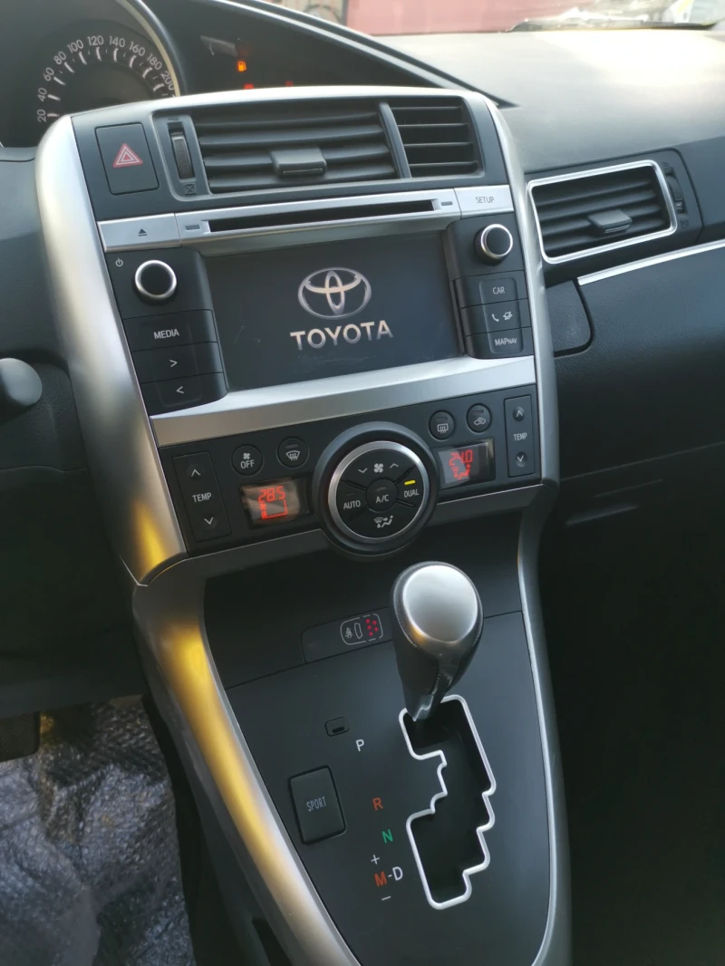 Toyota Verso 1.8 benzin avtomat, снимка 7 - Автомобили и джипове - 48903327