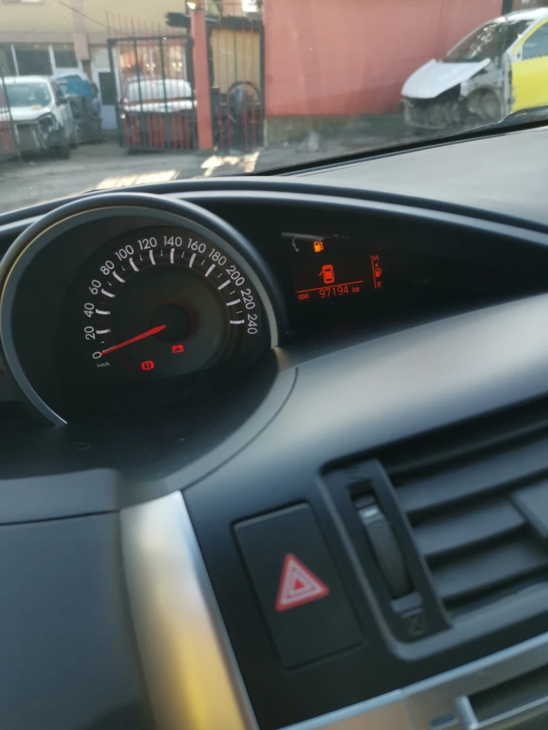 Toyota Verso 1.8 benzin avtomat, снимка 8 - Автомобили и джипове - 48903327