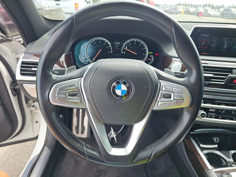 BMW 740 M* SPORT* ДИГИТАЛНО* ТАБЛО* ОБДУХВАНЕ* МАСАЖ* КАМЕ, снимка 9 - Автомобили и джипове - 52699509