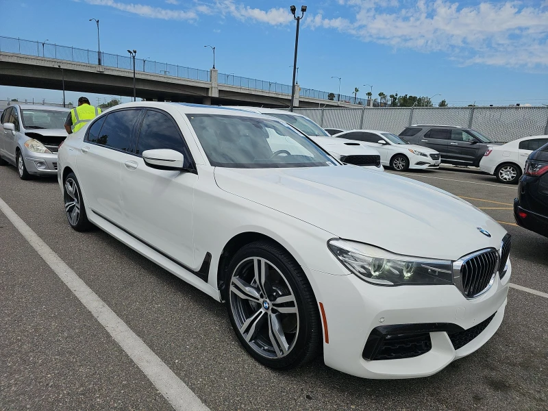 BMW 740 M* SPORT* ДИГИТАЛНО* ТАБЛО* ОБДУХВАНЕ* МАСАЖ* КАМЕ, снимка 3 - Автомобили и джипове - 52699509