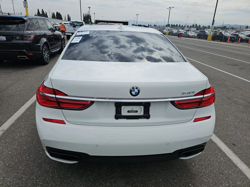 BMW 740 M* SPORT* ДИГИТАЛНО* ТАБЛО* ОБДУХВАНЕ* МАСАЖ* КАМЕ, снимка 6 - Автомобили и джипове - 52699509