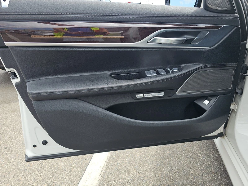 BMW 740 M* SPORT* ДИГИТАЛНО* ТАБЛО* ОБДУХВАНЕ* МАСАЖ* КАМЕ, снимка 8 - Автомобили и джипове - 52699509