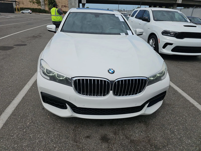 BMW 740 M* SPORT* ДИГИТАЛНО* ТАБЛО* ОБДУХВАНЕ* МАСАЖ* КАМЕ, снимка 5 - Автомобили и джипове - 52699509