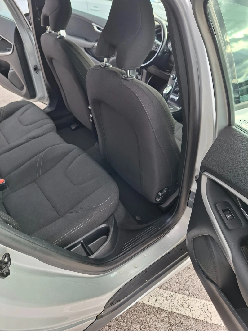 Volvo V40 Cross Country D2, снимка 11 - Автомобили и джипове - 53294332