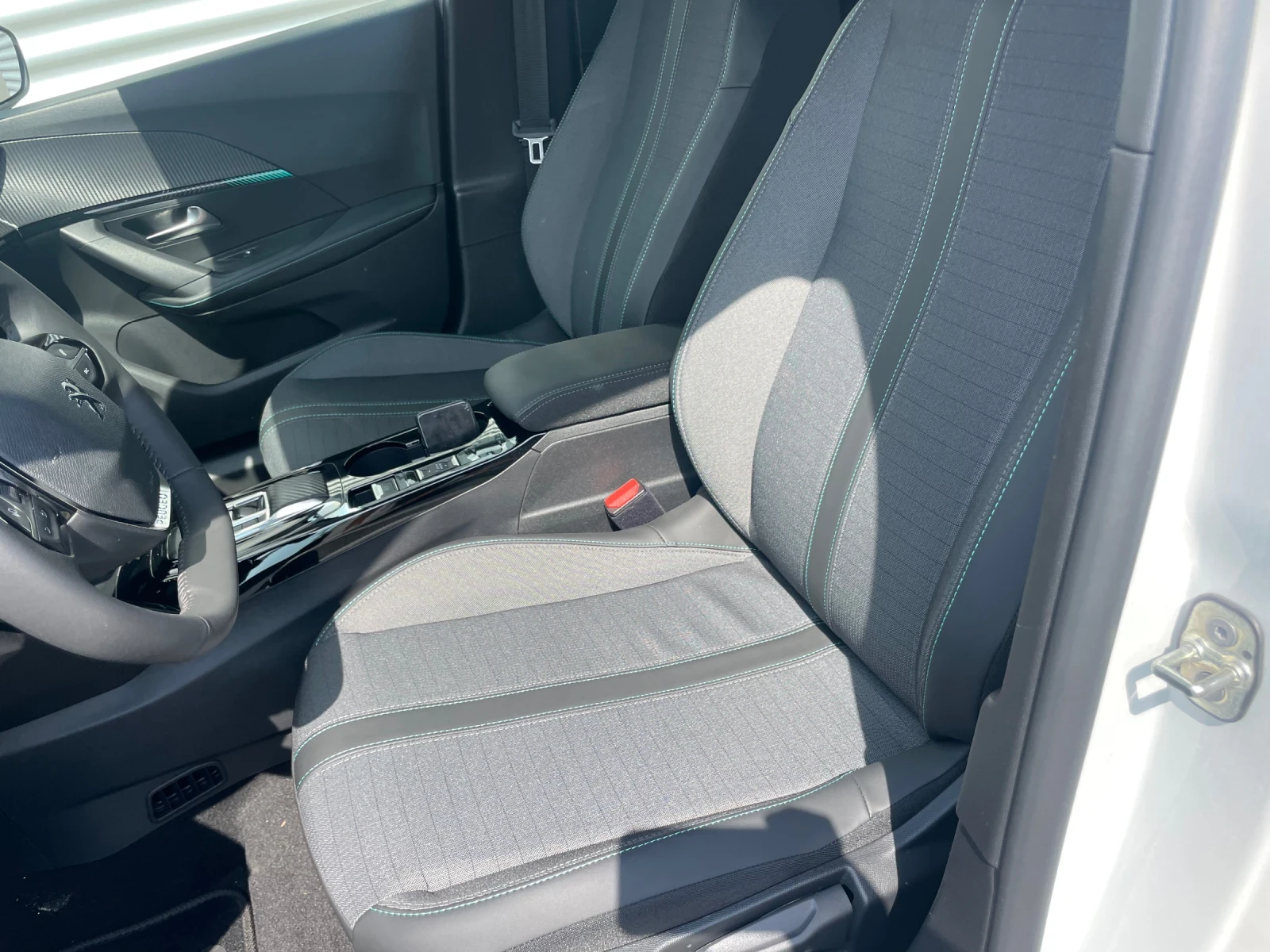 Peugeot 2008 + + 100%ELECTRIC+ 54kWh+ 136HP+ ALLURE | Mobile.bg   11