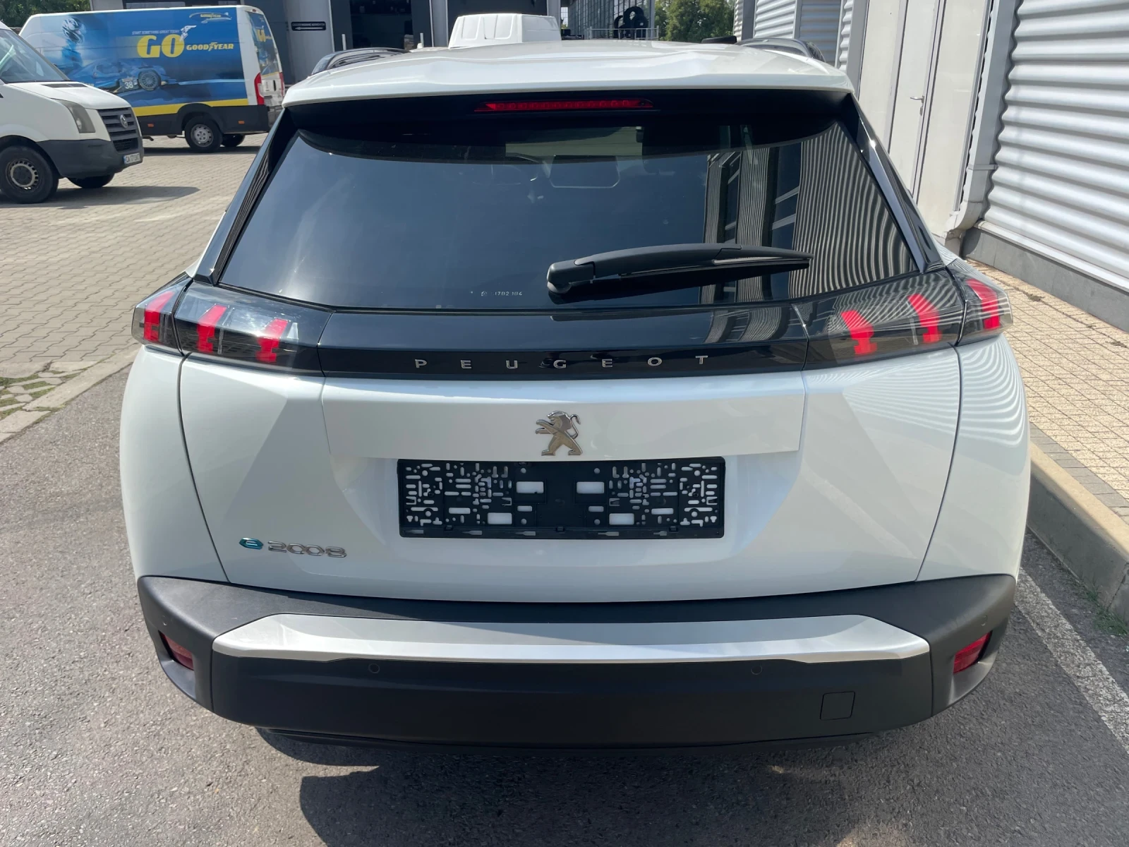 Peugeot 2008 НОВ+ ГАРАНЦИЯ+ 100%ELECTRIC+ 54kWh+ 136HP+ ALLURE - изображение 4