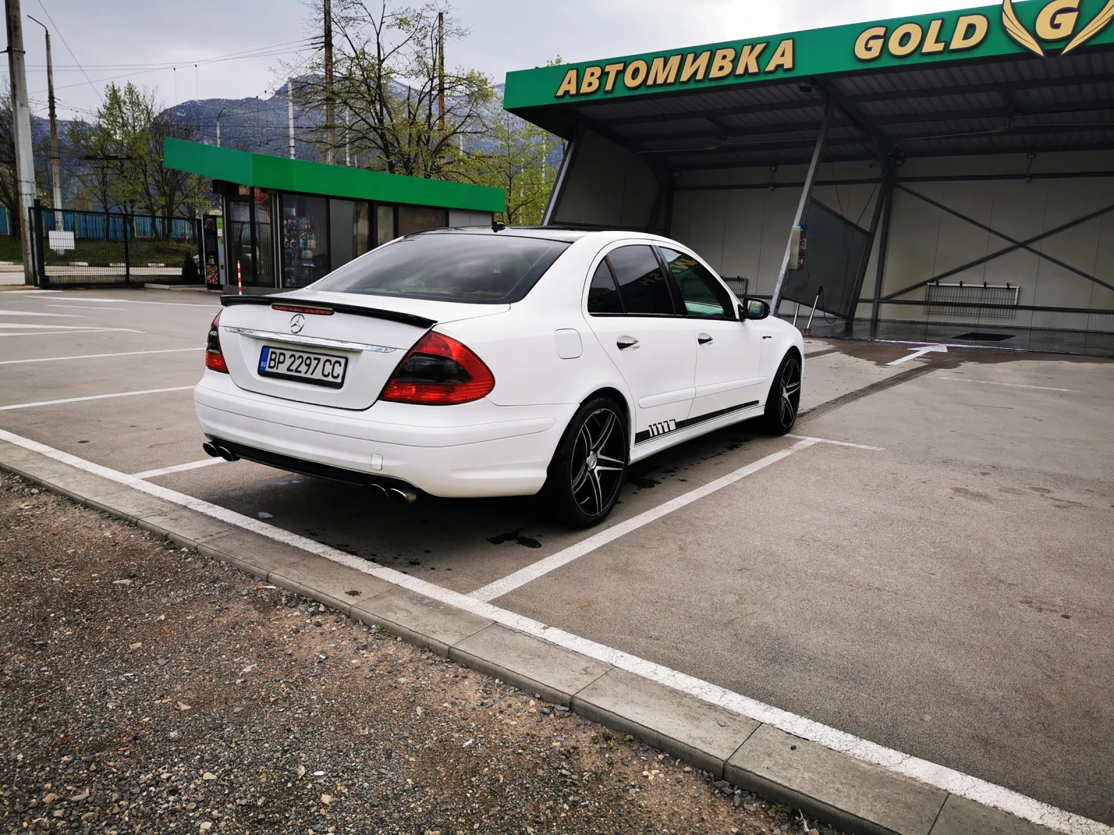 Mercedes-Benz E 220  - изображение 6