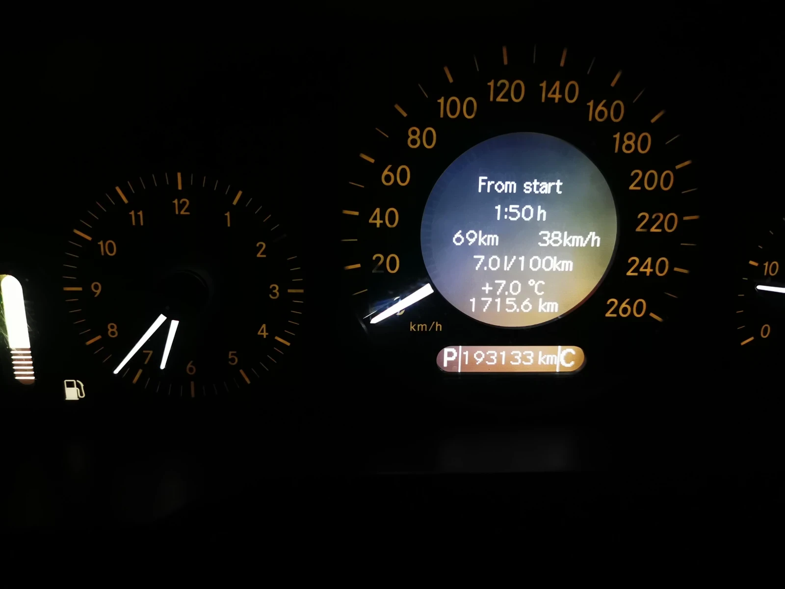 Mercedes-Benz E 220  - изображение 8