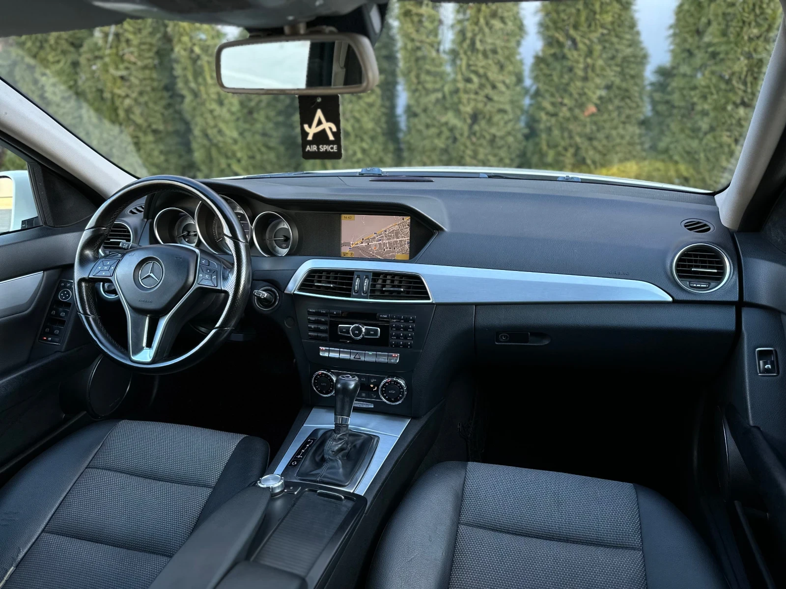 Mercedes-Benz C 250 AMG///Line/C250cdi/Avangard/Harman Kardon/FACELIFT, снимка 11 - Автомобили и джипове - 53744150