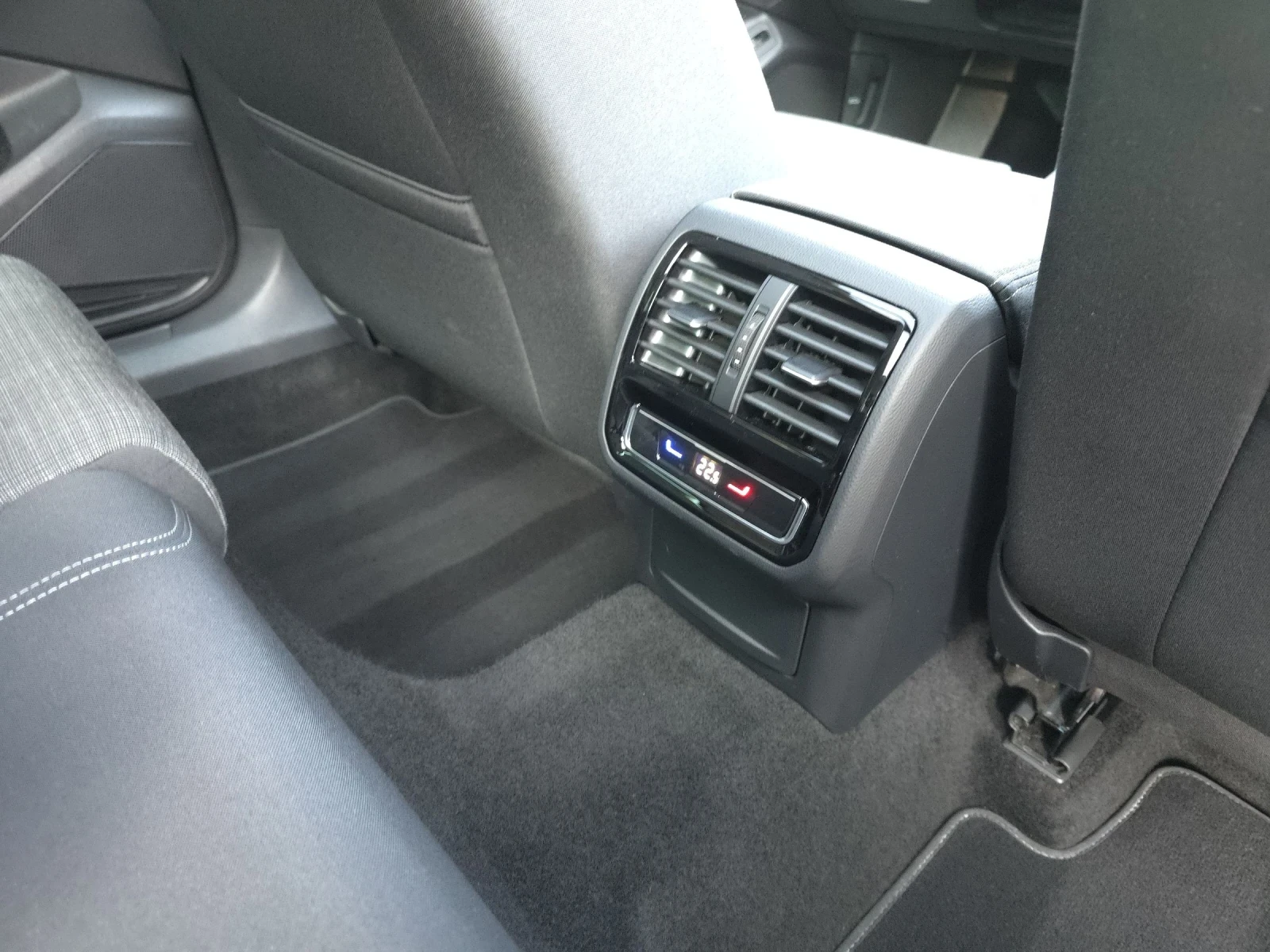 VW Passat 2.0d 199�.� TOP FULL Digital, Pano , Business, ��� | Mobile.bg � ����������� 10