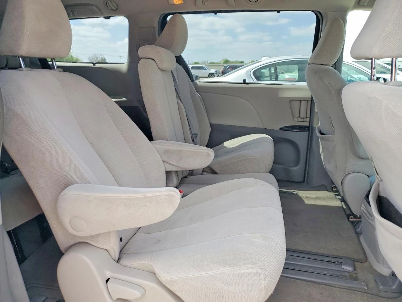 Toyota Sienna 3.5l Le 8-Passenger | Mobile.bg � ����������� 11