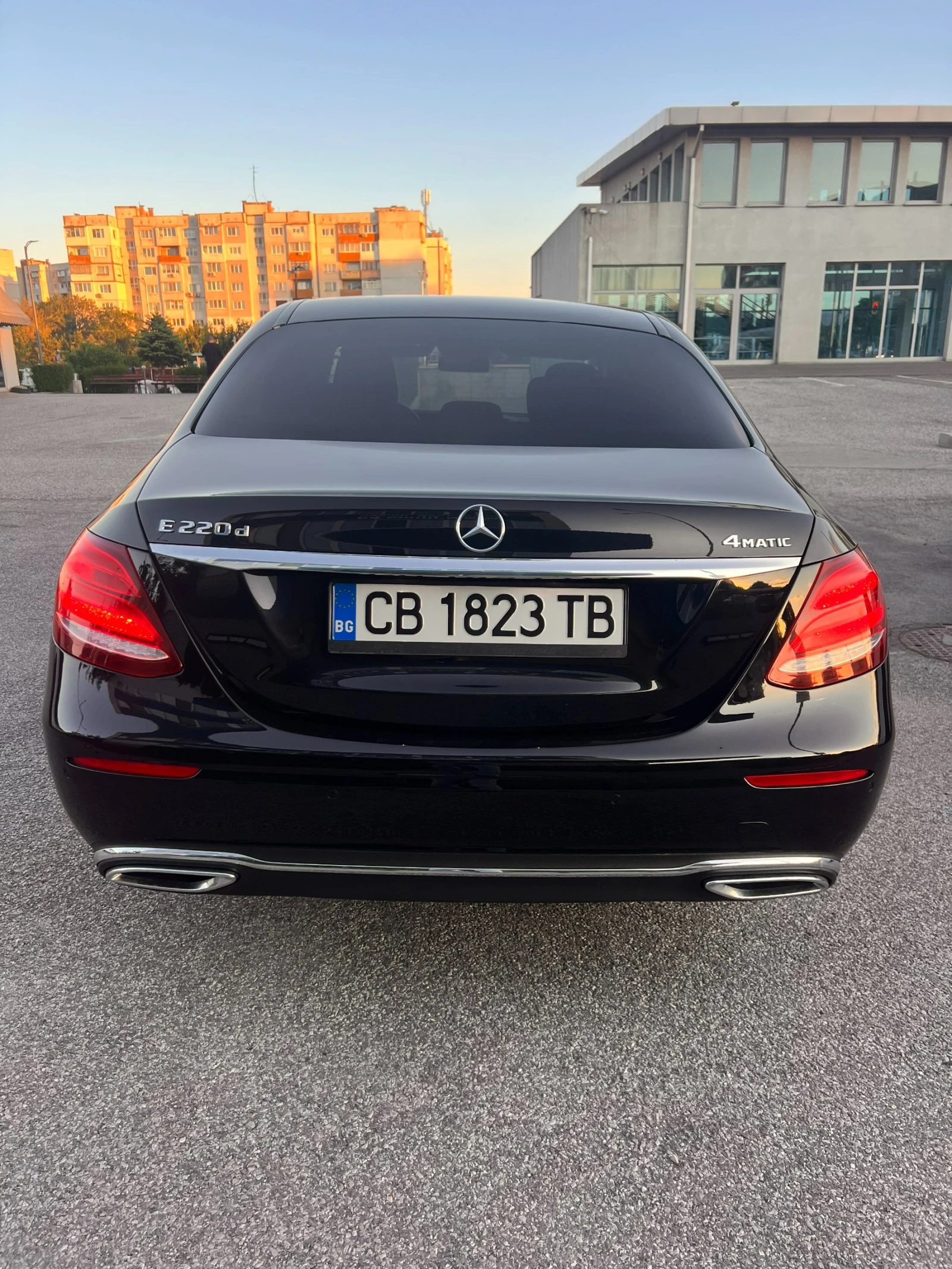 Mercedes-Benz E 220 4MATIC* CAM360* PODGREV* MULTIBEAM* 9G TRONIC* , снимка 5 - Автомобили и джипове - 54693878