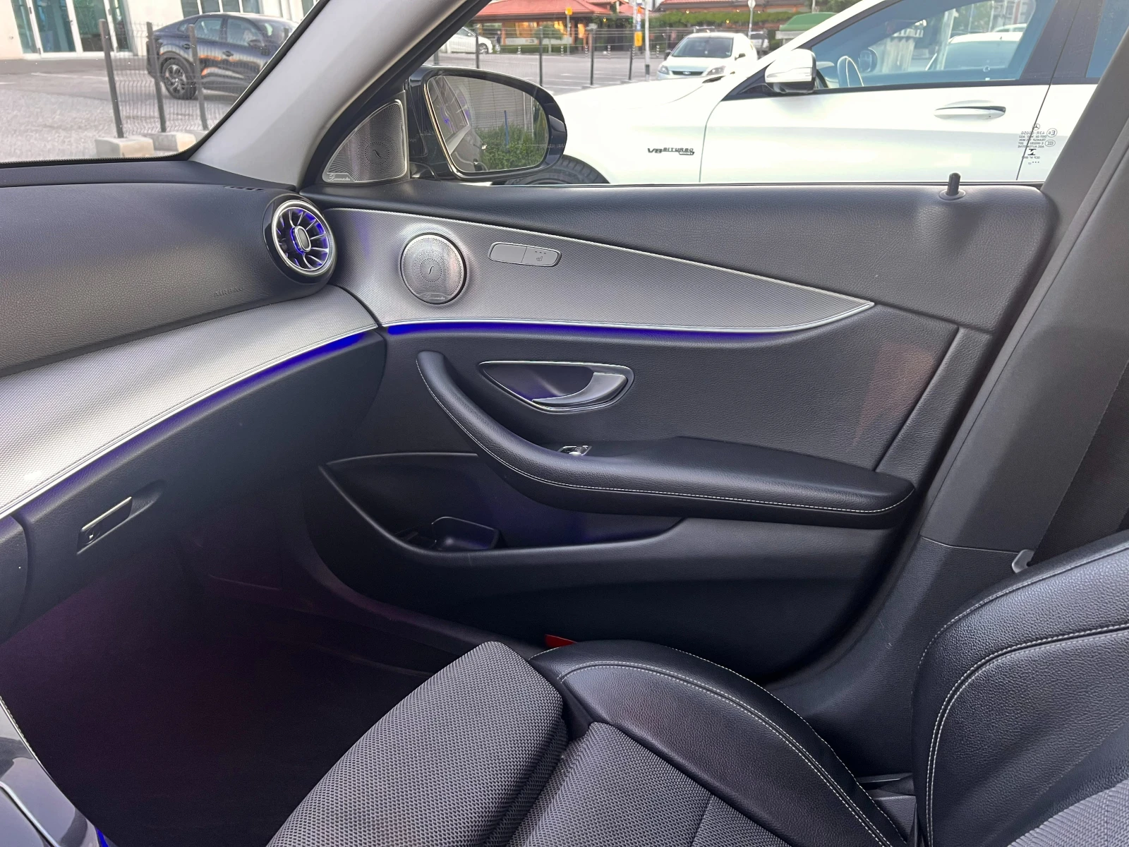 Mercedes-Benz E 220 4MATIC* CAM360* PODGREV* MULTIBEAM* 9G TRONIC* , снимка 12 - Автомобили и джипове - 54693878