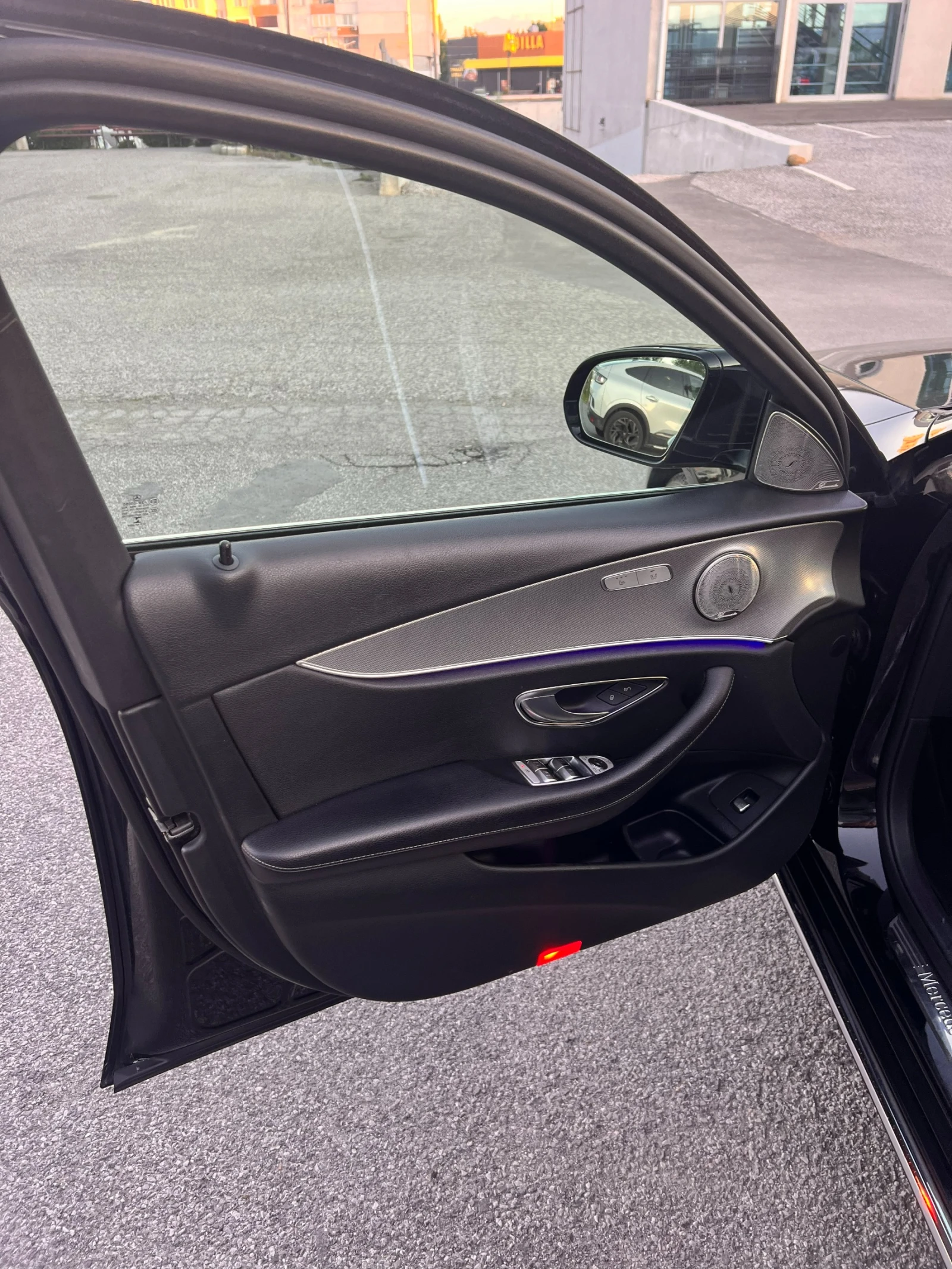 Mercedes-Benz E 220 4MATIC* CAM360* PODGREV* MULTIBEAM* 9G TRONIC* , снимка 9 - Автомобили и джипове - 54693878