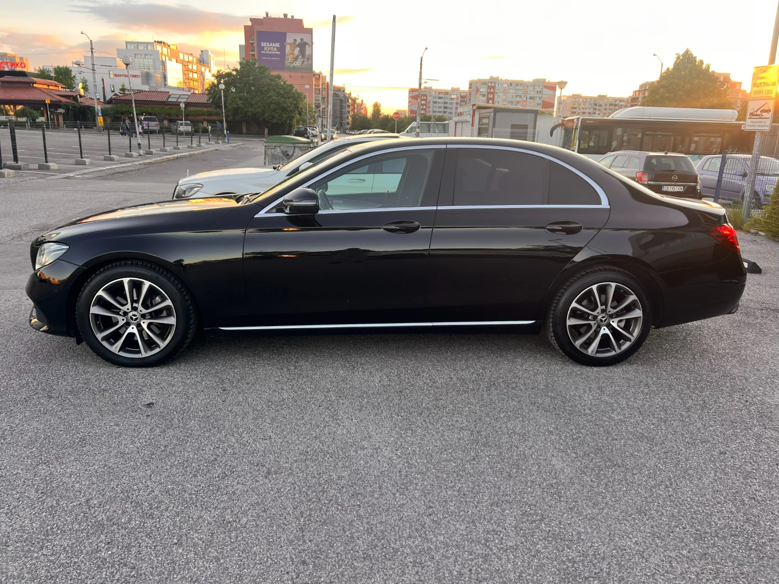 Mercedes-Benz E 220 4MATIC* CAM360* PODGREV* MULTIBEAM* 9G TRONIC* , снимка 3 - Автомобили и джипове - 54693878