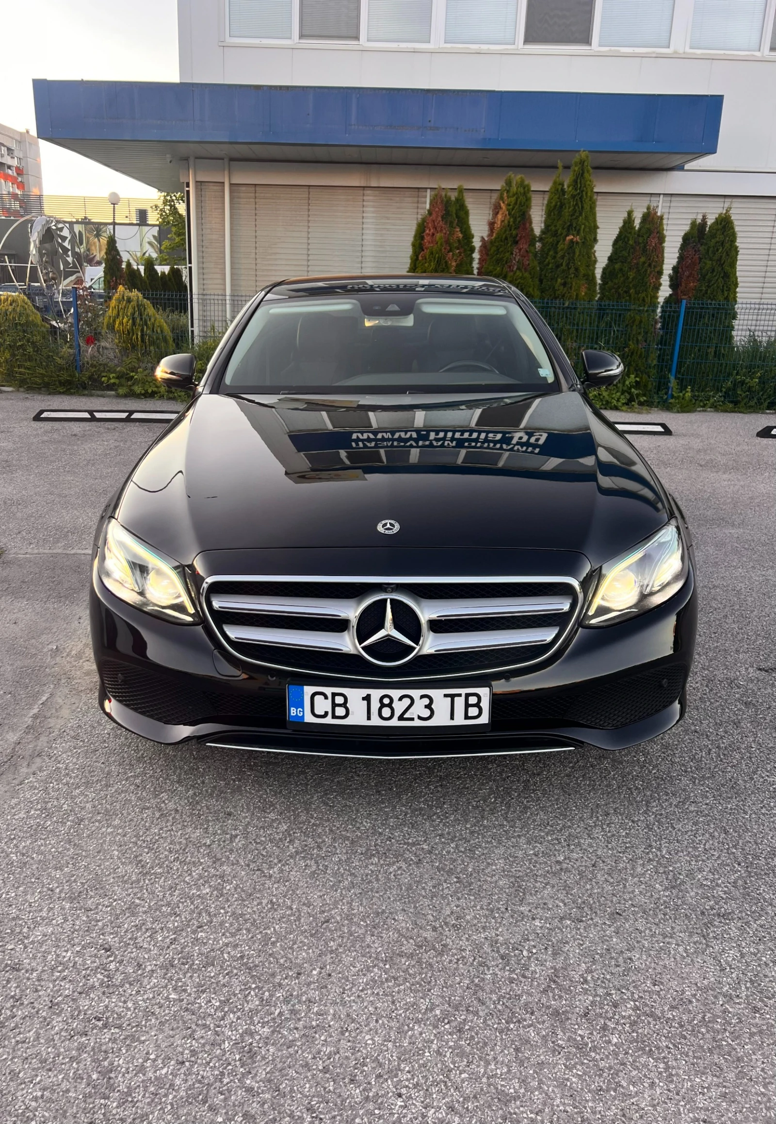 Mercedes-Benz E 220 4MATIC* CAM360* PODGREV* MULTIBEAM* 9G TRONIC* , снимка 2 - Автомобили и джипове - 54693878