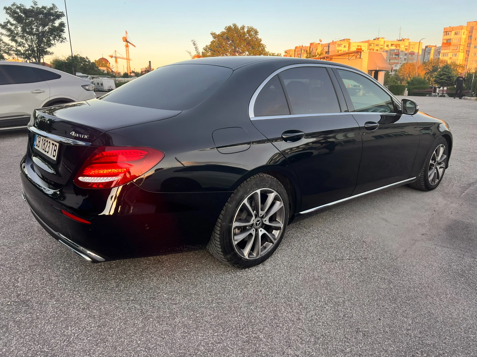 Mercedes-Benz E 220 4MATIC* CAM360* PODGREV* MULTIBEAM* 9G TRONIC* , снимка 4 - Автомобили и джипове - 54693878