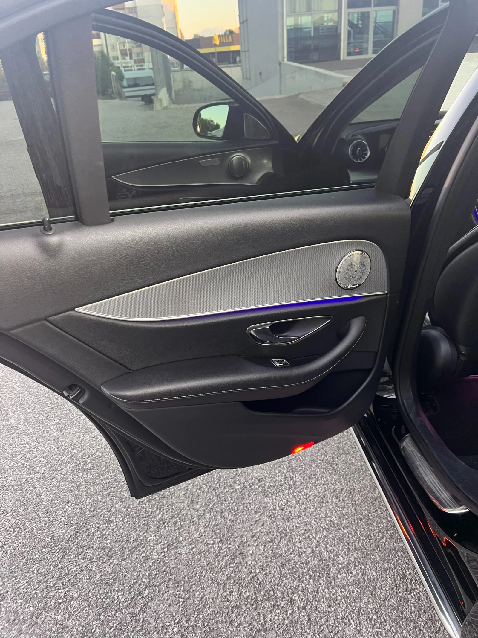 Mercedes-Benz E 220 4MATIC* CAM360* PODGREV* MULTIBEAM* 9G TRONIC* , снимка 13 - Автомобили и джипове - 54693878