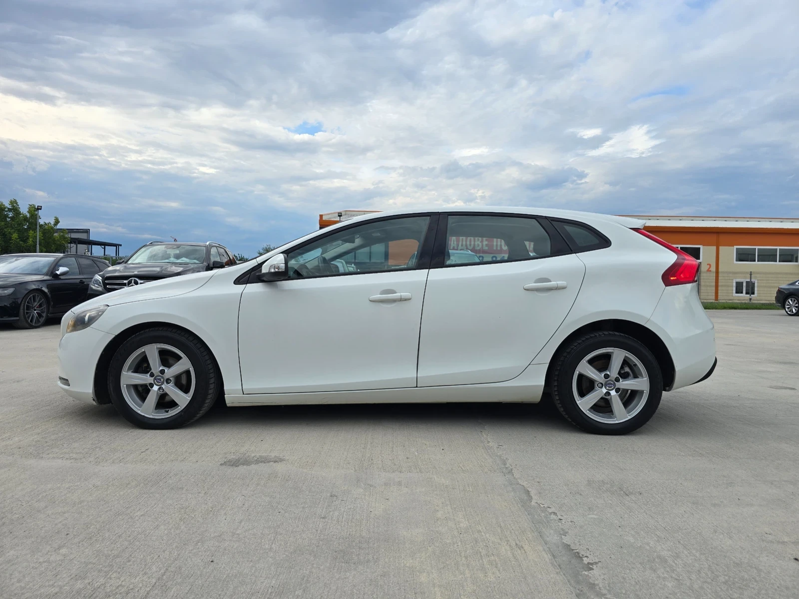 Volvo V40 1.6 Лизинг ; Бартер, снимка 4 - Автомобили и джипове - 55223191