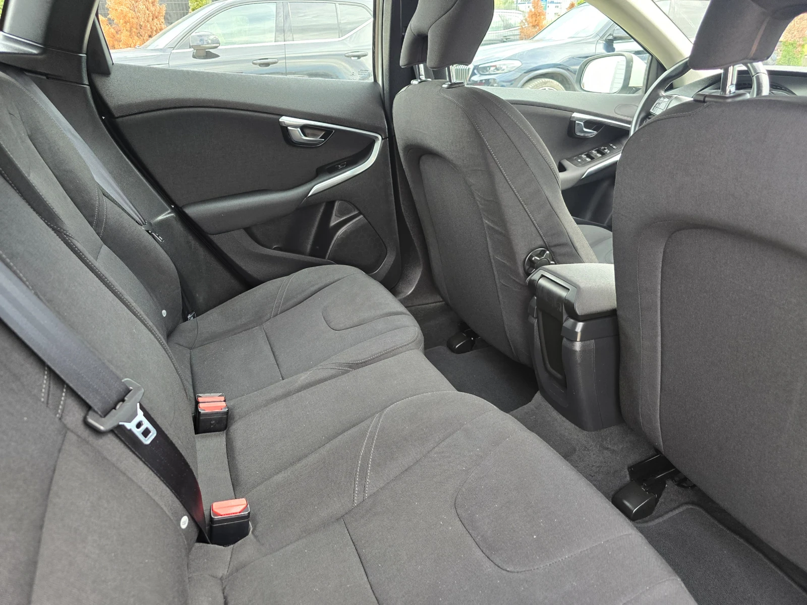Volvo V40 1.6 Лизинг ; Бартер, снимка 15 - Автомобили и джипове - 55223191