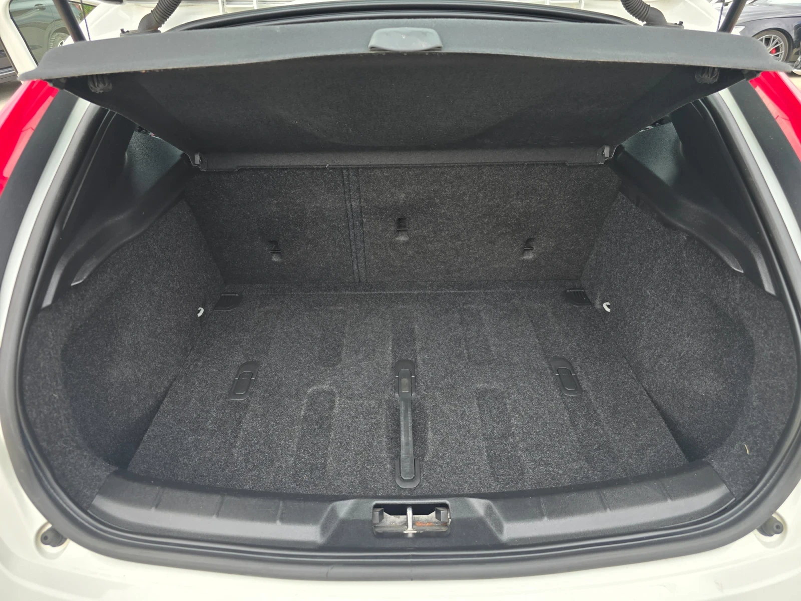 Volvo V40 1.6 Лизинг ; Бартер, снимка 17 - Автомобили и джипове - 55223191
