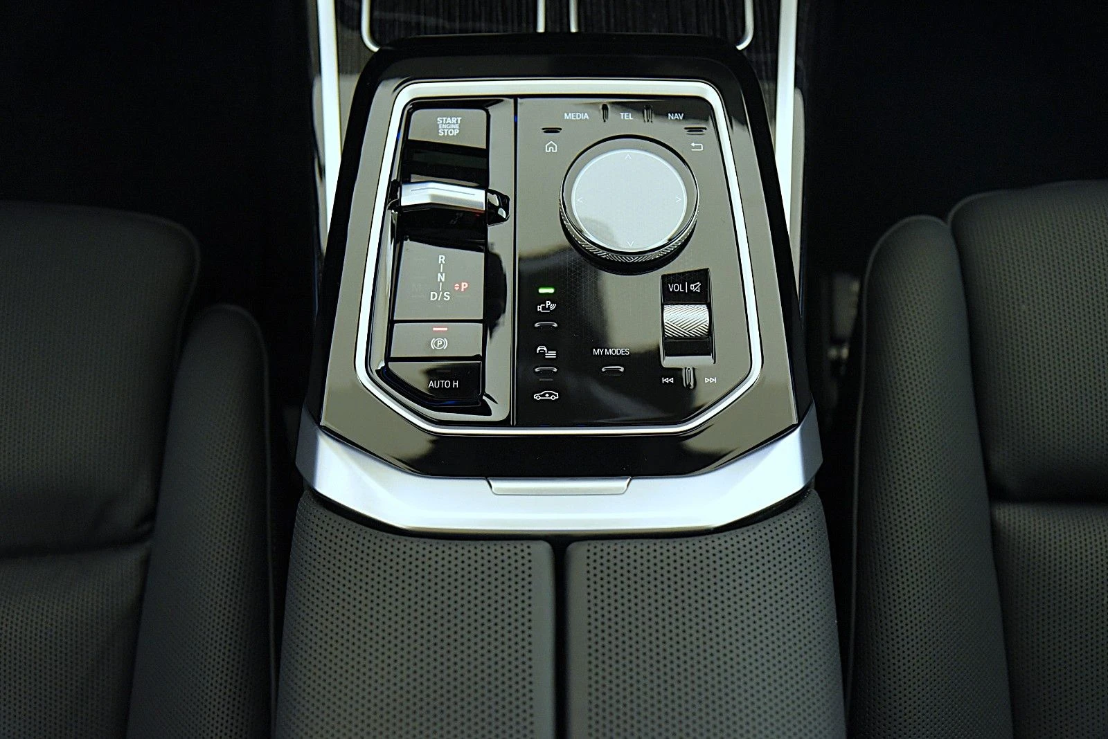 BMW 740 xDrive M Sport Pro B&W 360  , снимка 15 - Автомобили и джипове - 55748769