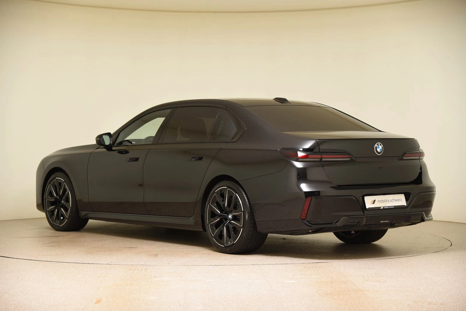 BMW 740 xDrive M Sport Pro B&W 360  , снимка 2 - Автомобили и джипове - 55748769