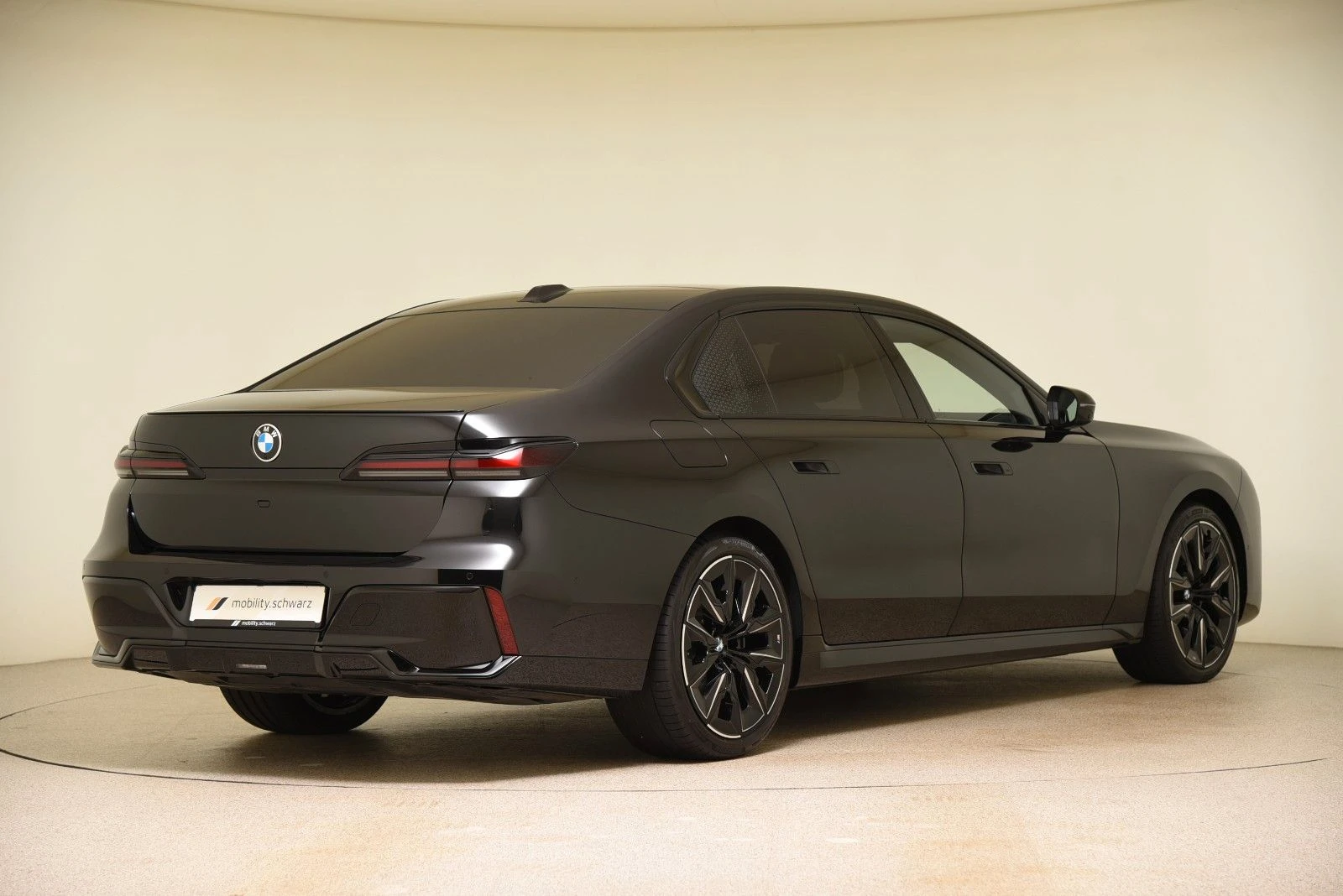 BMW 740 xDrive M Sport Pro B&W 360  , снимка 4 - Автомобили и джипове - 55748769