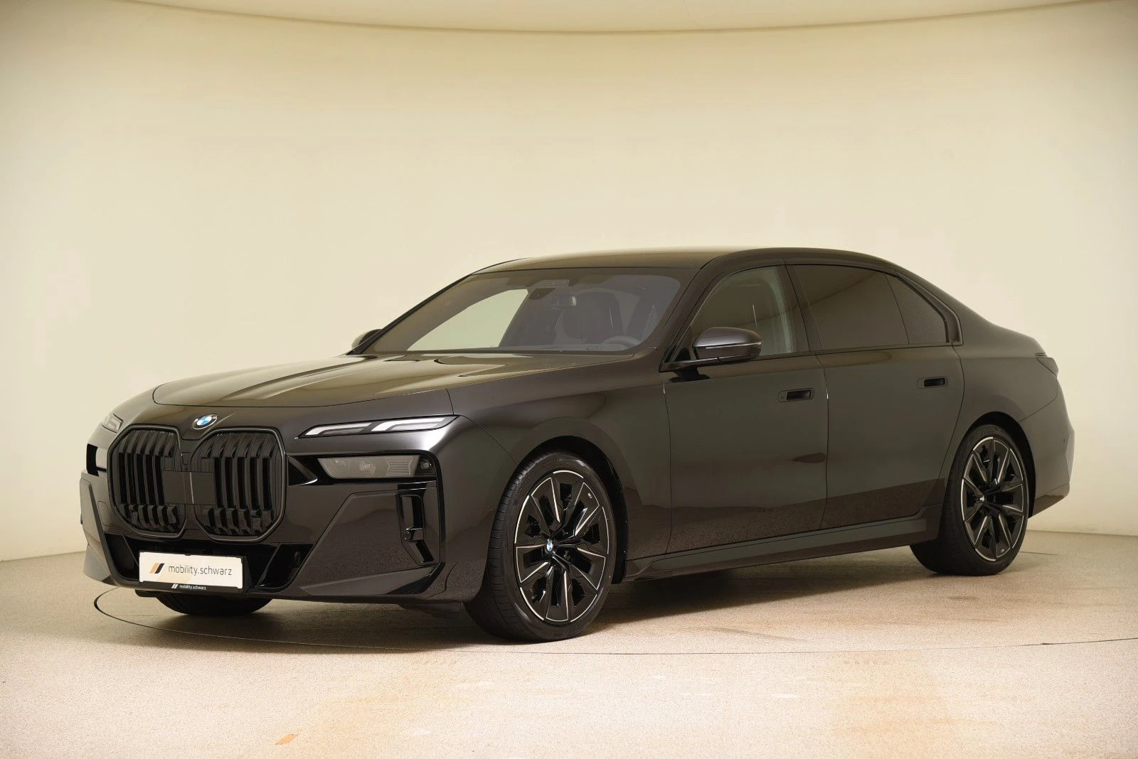BMW 740 xDrive M Sport Pro B&W 360  