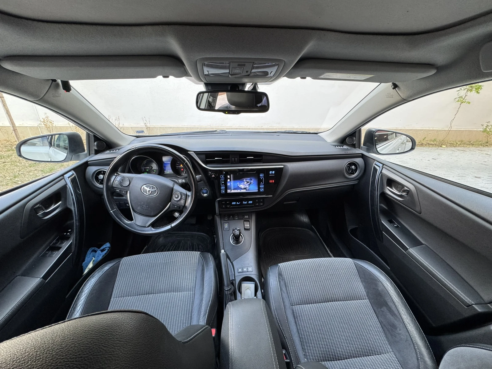 Toyota Auris, снимка 9 - Автомобили и джипове - 56155759
